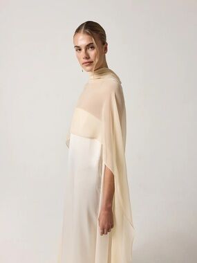 NEVER WORN Wolflamb -GABRIELA CAPE (Cream)